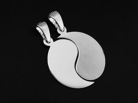 Zwei silberne Yin und Yang Partneranhänger aus 925 Sterling Silber, rhodiniert, mit einem Durchmesser von 18,3 mm, elegant und symbolisch für Partnerschaft.