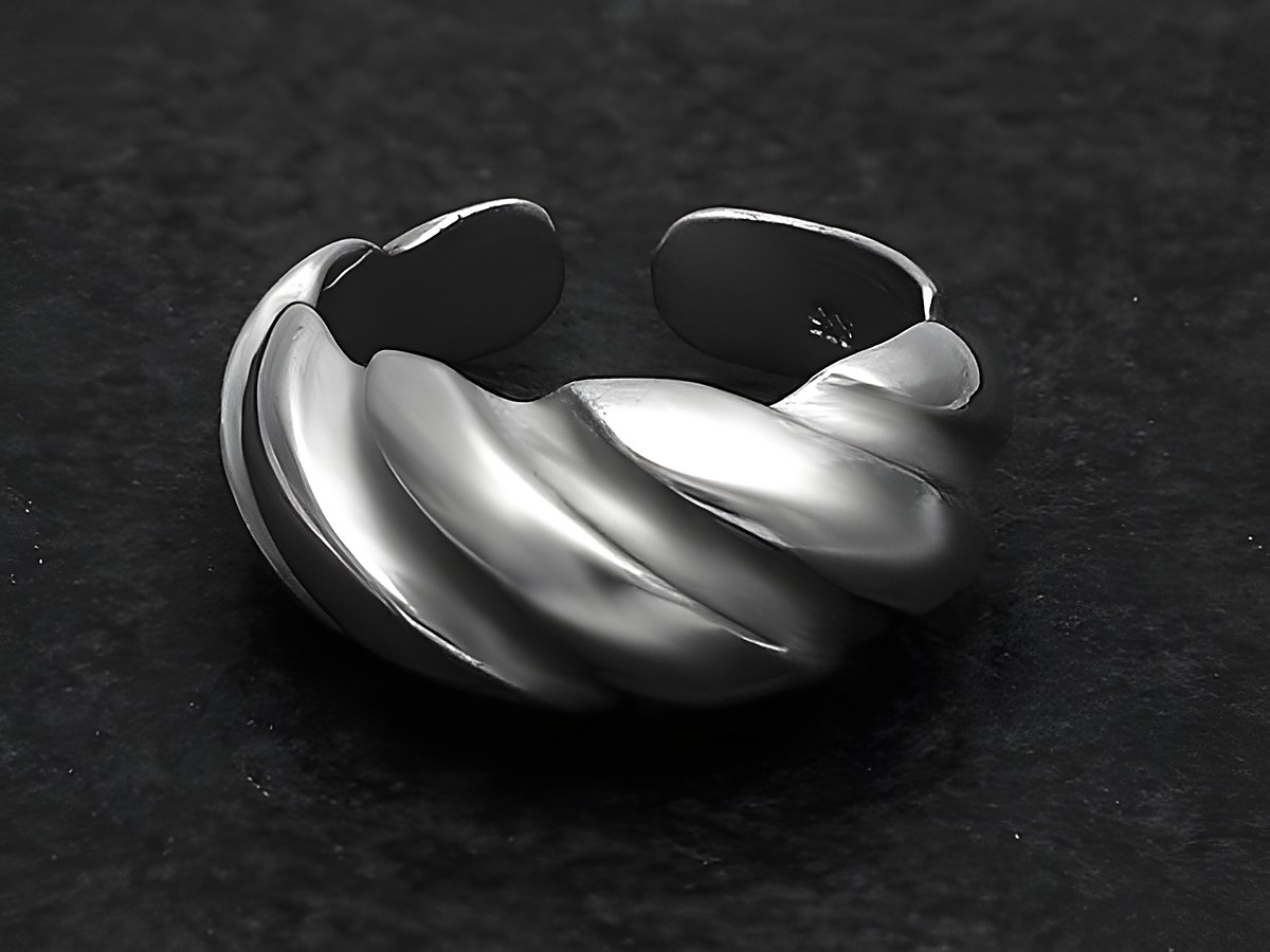 Silberring VERSCHLUNGEN Gr. wenig verstellbar, Hersteller Juwelier Harnisch, ohne Stein, zeigt einen eleganten, geschwungenen Designstil in mattem Silber mit fein ausgearbeiteten Details.