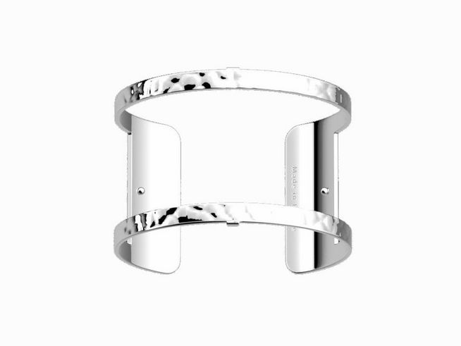 Eleganter Les Georgettes Armreif in Silber mit gehämmerter Oberfläche, 40 mm breit, zeitloses Design für stilvolle Akzente. Ideal für jeden Anlass.