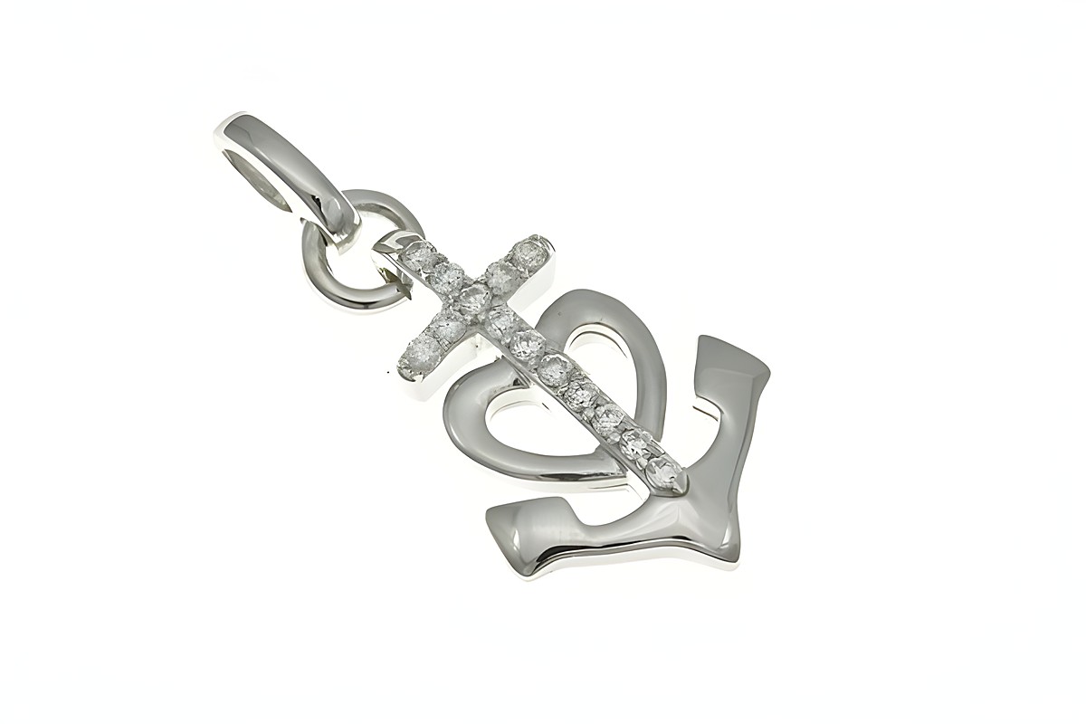 Ein rhodinierter Anhänger aus Sterling Silber mit den Symbolen Glaube, Liebe und Hoffnung in Form eines Kreuzes und eines Ankers, besetzt mit Zirkonia, Hersteller Juwelier Harnisch.