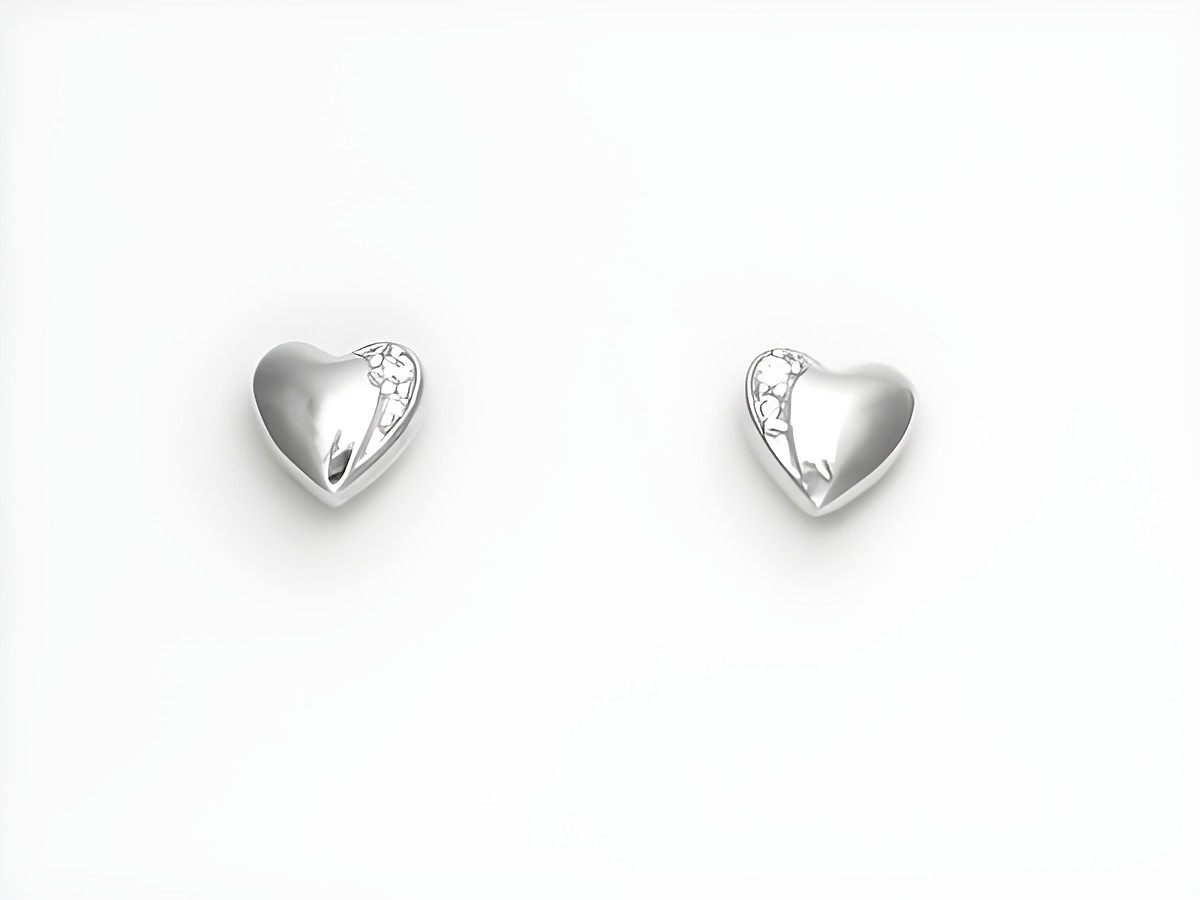 Silber Ohrringe in Herzform aus Sterling Silber mit Zirkonia-Steinen, zuckersüß und elegant, von Juwelier Harnisch, perfektes Accessoire für jeden Anlass.