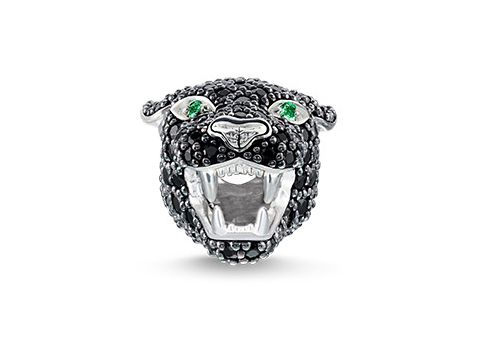 Schwarzer Panther aus Sterling Silber von Thomas Sabo, besetzt mit schwarzen Zirkonia und grünen Steinen. Ausdrucksstarkes Design mit geöffnetem Maul und detaillierten Augen.