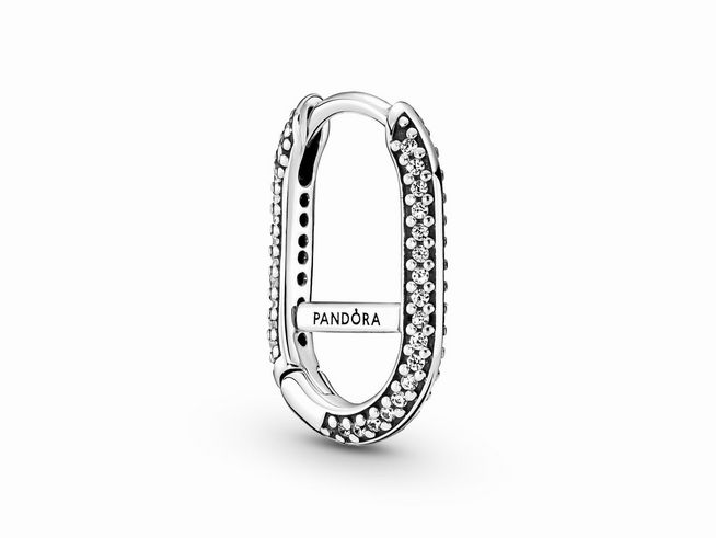 Pavé-Ohrring von Pandora ME aus Sterling Silber mit klaren Zirkonia, elegant und glänzend, ideal als modisches Accessoire.