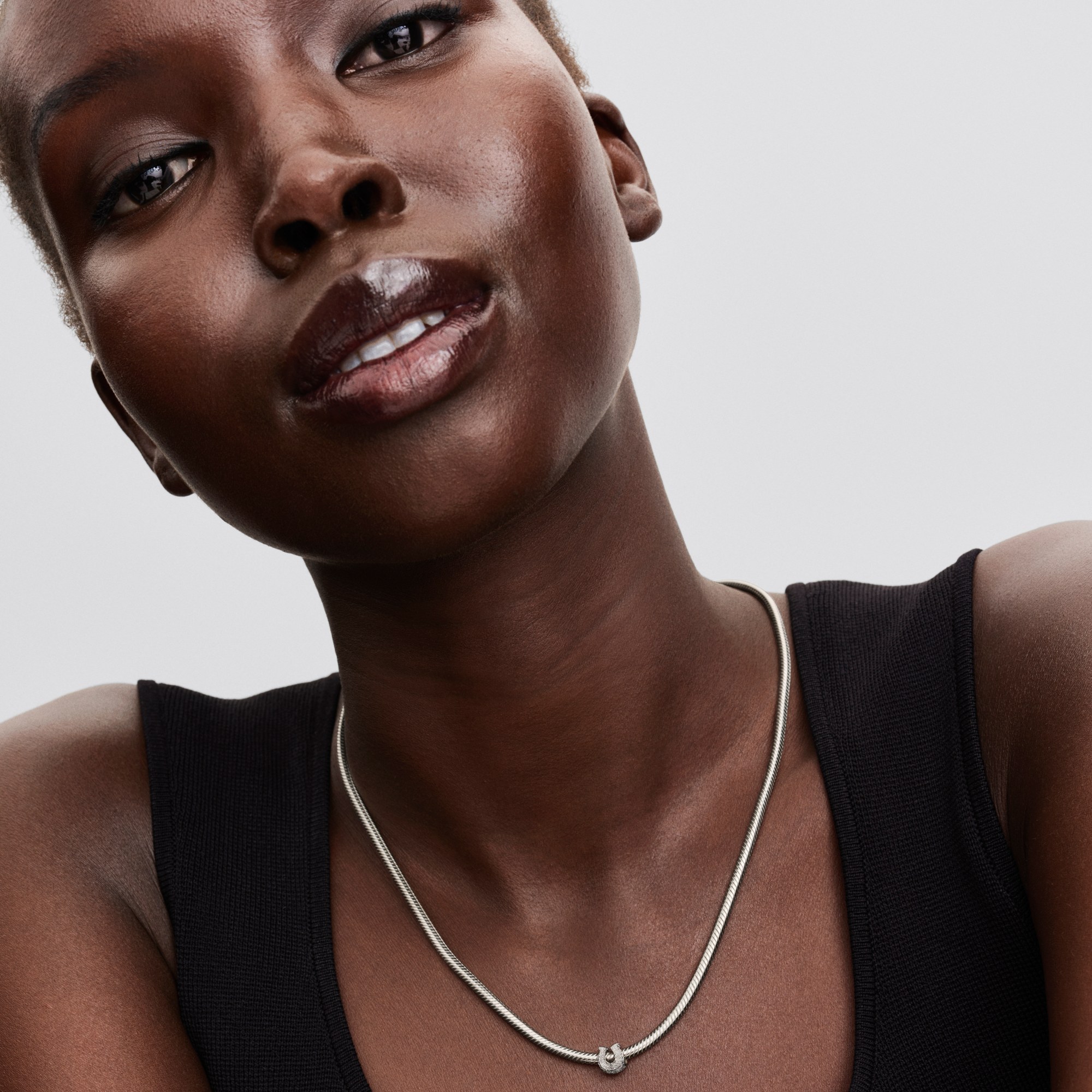 Pandora Strukturiertes Hufeisen Mini-Charm - Sterling Silber – Ansicht 5