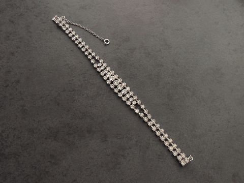 Strass Armband in Weiß, 19,5 cm, silberfarben und edel, von Hersteller Juwelier Harnisch, elegant gestaltet mit funkelnden Strasssteinen für einen glamourösen Look.