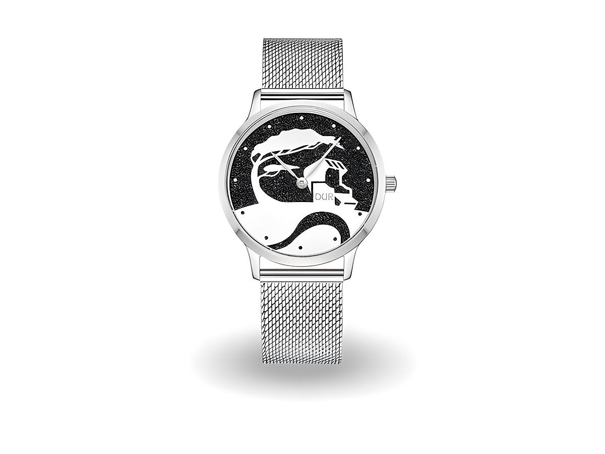 Die DUR Uhr Küste Lavasand DW008 aus Edelstahl hat ein 36 mm Gehäuse, ein schwarzes Zifferblatt mit stilisiertem Motiv und ein elegantes Milanaise-Armband.