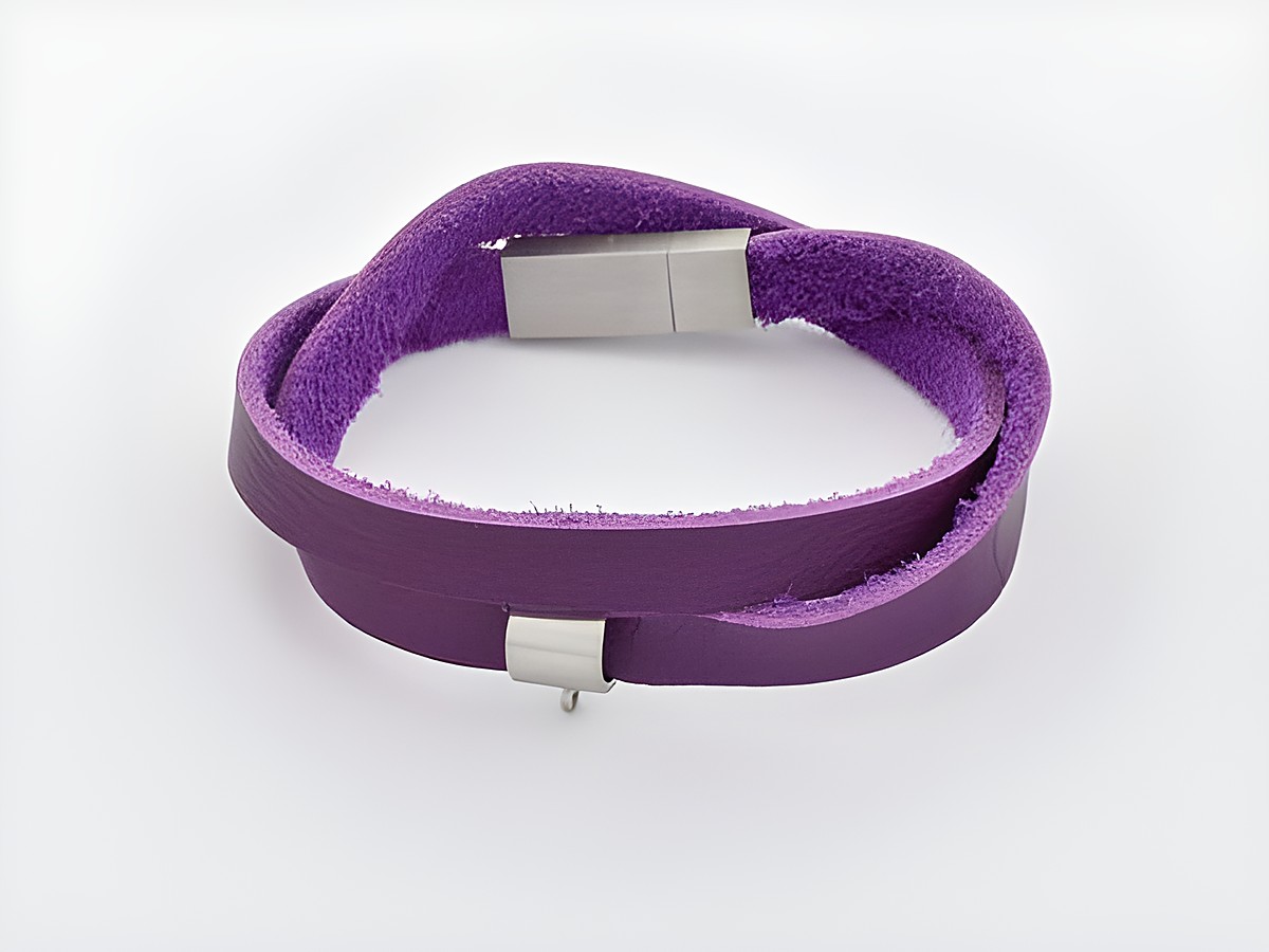 Leder Armband 2 fach glatt lila 19 cm, hochwertiges Design von Juwelier Harnisch, stilvoll und elegant, ideal für jeden Anlass.