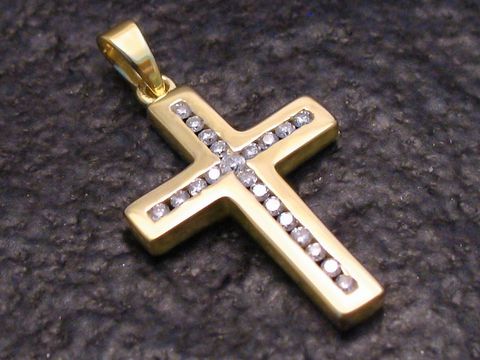 Hängender Kreuz-Anhänger aus Gold 375 mit Zirkonia, hergestellt von Juwelier Harnisch, elegant und glänzend, ideal als Schmuckstück für jeden Anlass.