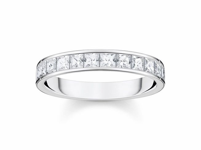 Ein eleganter Thomas Sabo Ring aus Sterling Silber mit weißem Zirkonia, Größe 56, geprägt von einer schlichten und stilvollen Gestaltung mit funkelnden Steinen.