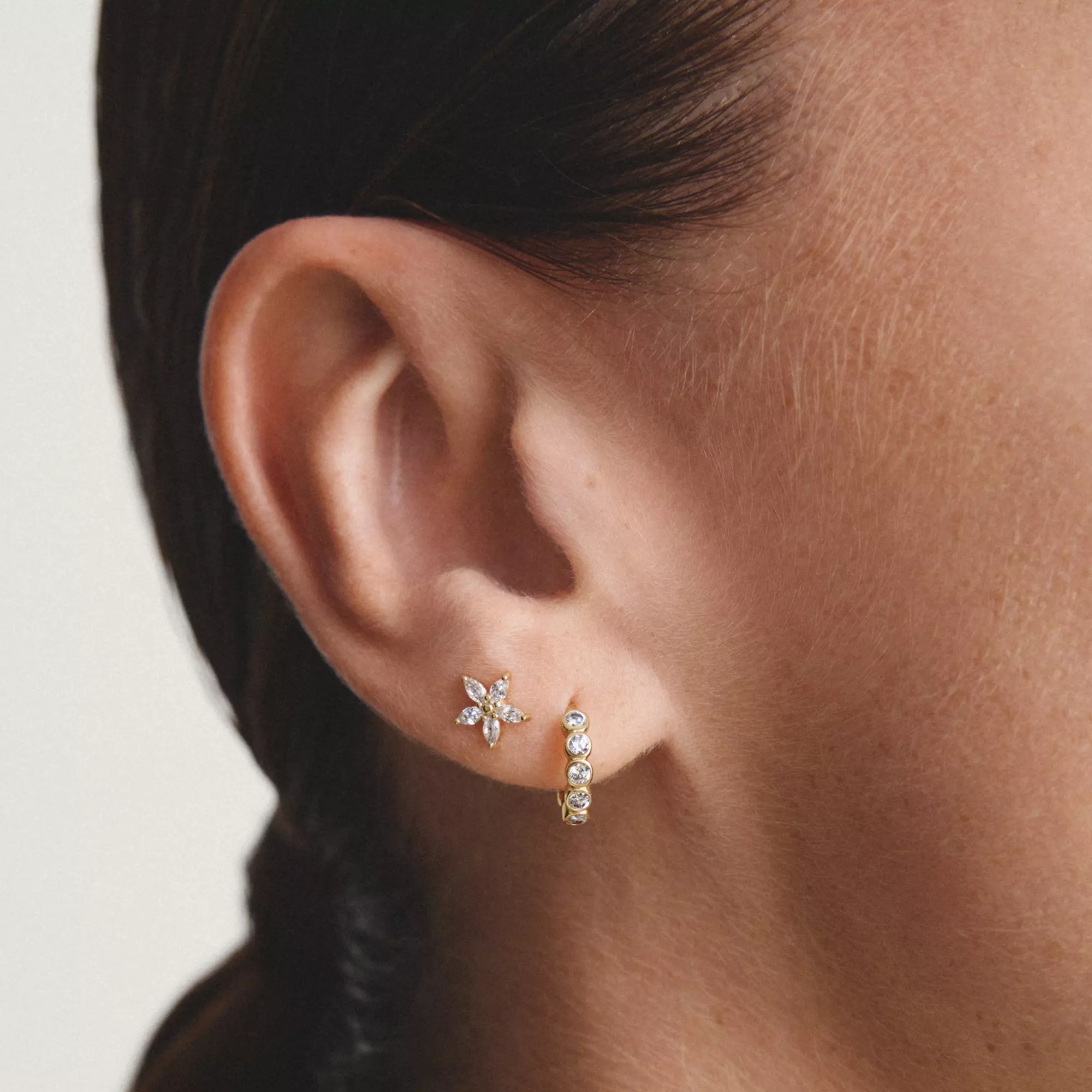 Thomas Sabo Creolen mit weißem Zirkonia – vergoldet – 10,9 mm hoch – Ansicht 5