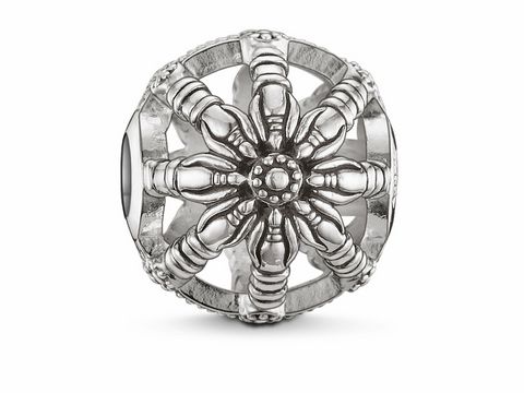 Karma Bead aus Silber ohne Stein, kunstvoll gestaltete Oberfläche mit floralen Motiven und filigranen Details, perfekt für die individuelle Kombination mit anderen Beads von Thomas Sabo.