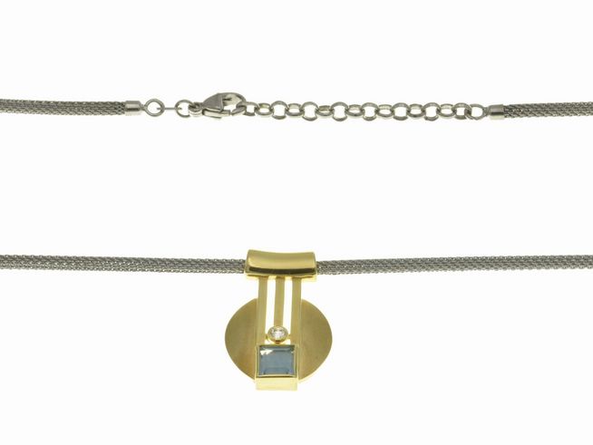 Kette aus Gelbgold und Edelstahl mit einem Mittelteil aus einem Blautopas und Zirkonia, verstellbare Länge von 41 cm bis 45 cm, elegantes Design von Juwelier Harnisch.