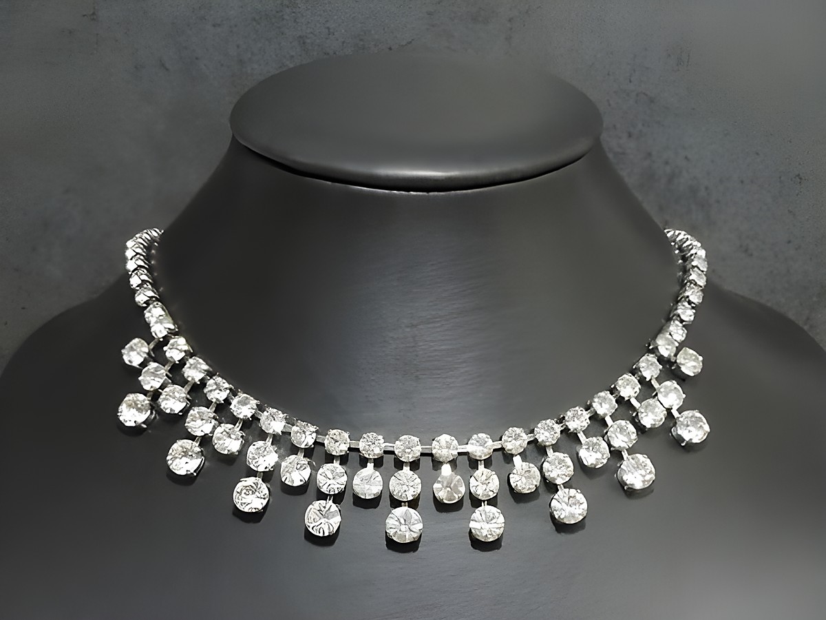 Schicke Strass Kette in weiß, Länge 42,5-46 cm, silberfarben, Hersteller Juwelier Harnisch, Fassungen silberfarben, ideal für elegante Anlässe.