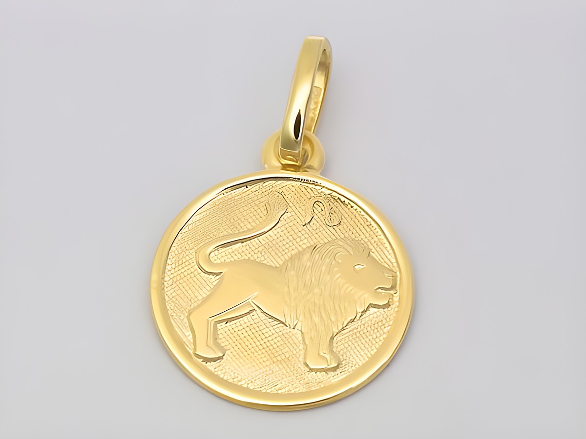 Löwe Gold Sternzeichen poliert 14 mm, Hersteller Juwelier Harnisch, zeigt einen kunstvoll gravierten Löwen in goldener Ausführung auf einem runden Anhänger.