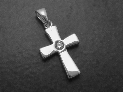 Silber Anhänger in Kreuzform, zeitloses Design mit weißem Zirkonia Stein, Hersteller: Juwelier Harnisch, ideal als Schmuckstück für besondere Anlässe.