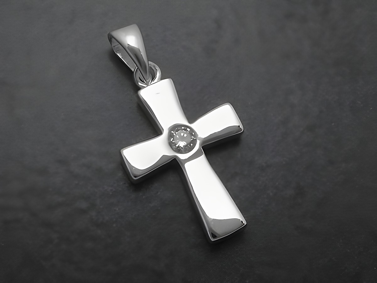 Silber Anhänger in Kreuzform, zeitloses Design mit weißem Zirkonia Stein, Hersteller: Juwelier Harnisch, ideal als Schmuckstück für besondere Anlässe.