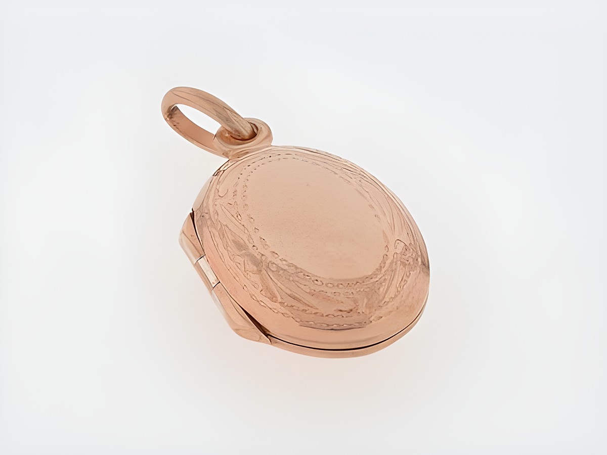 Silber Medaillon oval in silber rosé vergoldet mit filigranem Rand, Hersteller Juwelier Harnisch, elegant und zeitlos für besondere Anlässe geeignet.