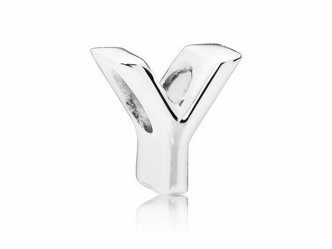 Pandora Charm aus 925 Sterling Silber in Form des Buchstabens Y, glänzende Oberfläche, stilvolles Design, ideal zum Personalisieren von Armbändern und Schmuckstücken.