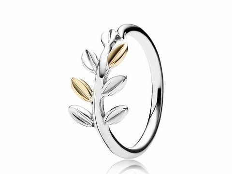 PANDORA Ring - 190920-50 - BICOLOR - Gr. 50, Hersteller: Pandora, Größe 50/16, eleganter Ring in Bicolor mit zarten Blattformen, ideal für jeden Anlass.