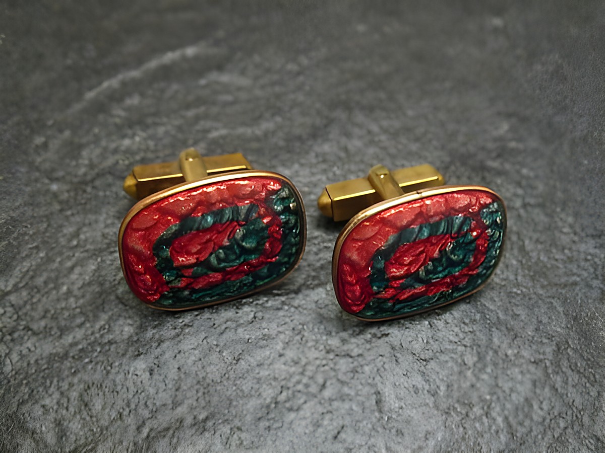 Manschettenknöpfe CIRCLE blau-rosa aus Emaille, vergoldet, Hersteller Juwelier Harnisch, stilvolles Design mit farbiger Verzierung, perfekt für formelle Anlässe.