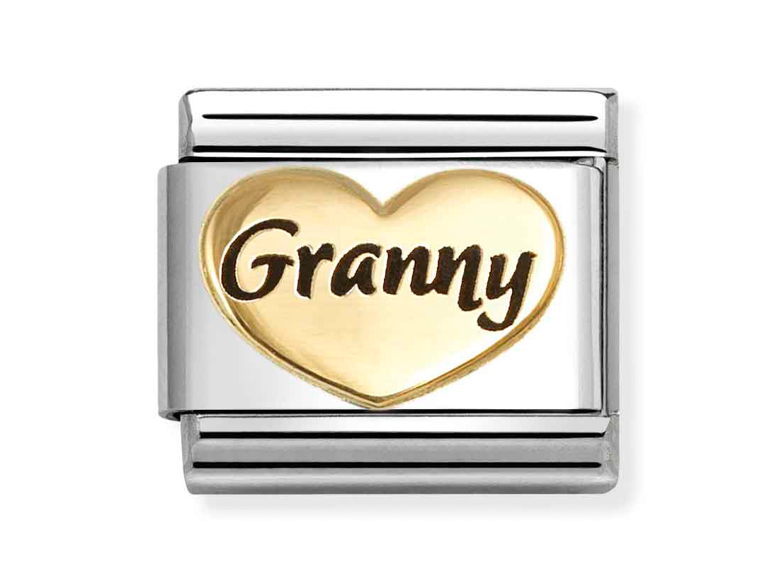 Ein charm in silberner Optik mit einem goldenen Herz, das das Wort Granny tragend zeigt. Ideal für Schmuckliebhaber und als Geschenk für Großmütter.
