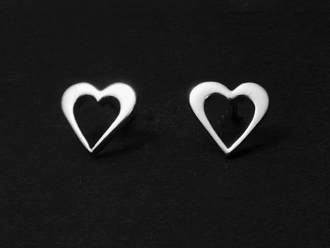 Silber Ohrringe Durchlauf Herz Ohrstecker rhodiniert vom Hersteller Juwelier Harnisch ohne Stein, elegantes Design in Herzform.