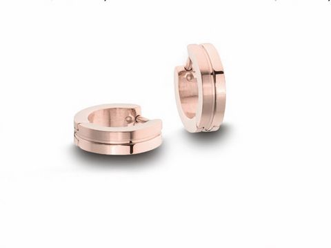 Edelstahl Creolen in poliert und mattiert mit einem Durchmesser von 1,4 cm und einer Breite von 4 mm in roségoldfarben, Hersteller Juwelier Harnisch.