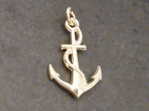 Gold Anhänger in Form eines Ankers, poliert und maritim gestaltet, hergestellt von Juwelier Harnisch, ideal für die Seefahrt.
