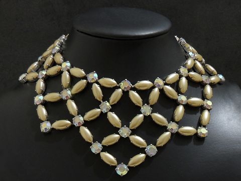 Strass Kette feminin in champagner-bunt, 39-42 cm, silberfarben, gefertigt von Juwelier Harnisch, bietet eine elegante Fassung mit schimmernden Steinen und zeitlosem Design.