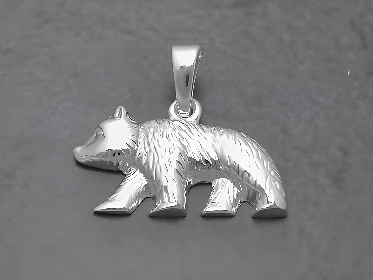 Bär Sterling Silber Anhänger von Juwelier Harnisch, elegant gestalteter Tieranhänger in Form eines Bären, ideal für Liebhaber von Natur und Tieren.