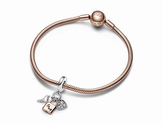 Pandora Charm Anhänger 782506C01 mit Schlüssel und Vorhängeschloss in Silber und Roségold Vergoldung, verziert mit Zirkonia, ideal als Geschenk zum Valentinstag am 14.02.