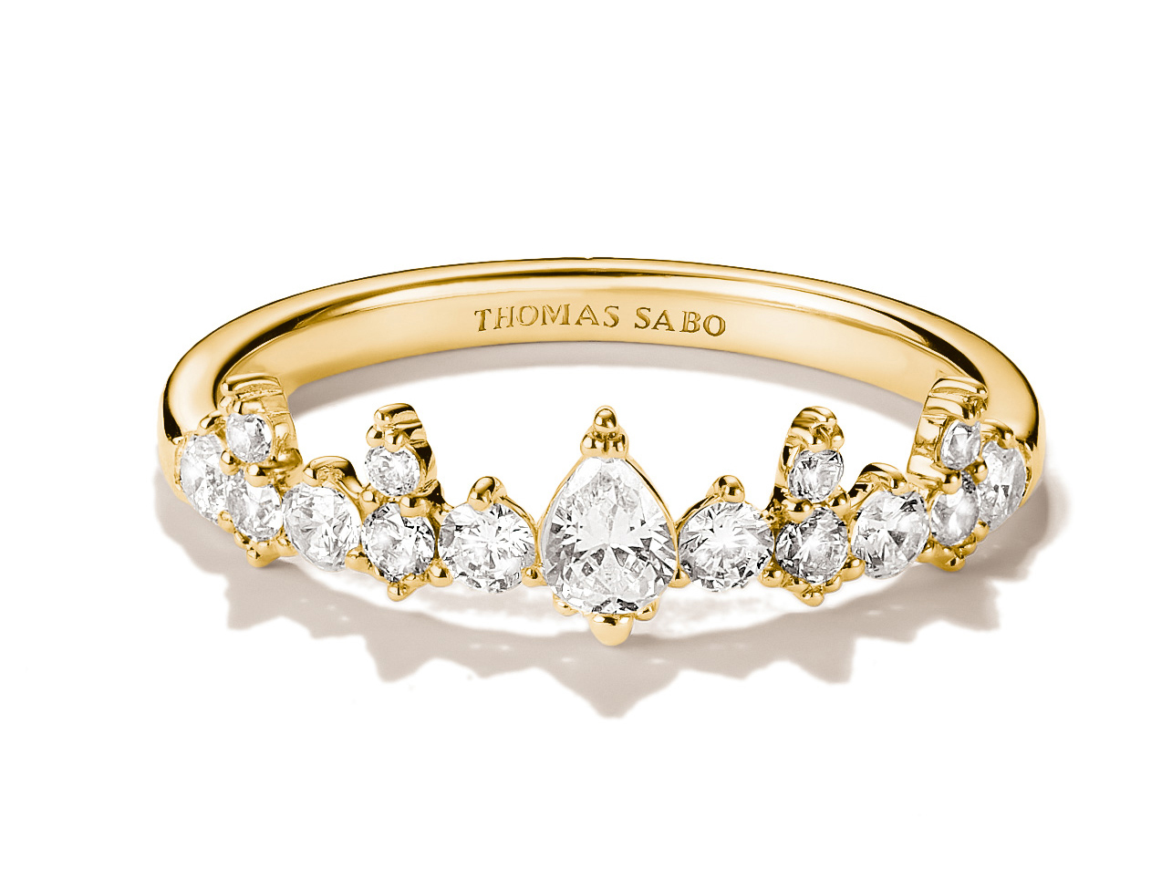 Thomas Sabo Ring mit weißem Zirkonia in vergoldeter Ausführung, Größe 52, 5,6 mm hoch, elegant gestaltet mit funkelnden Steinen, ideal für besondere Anlässe.