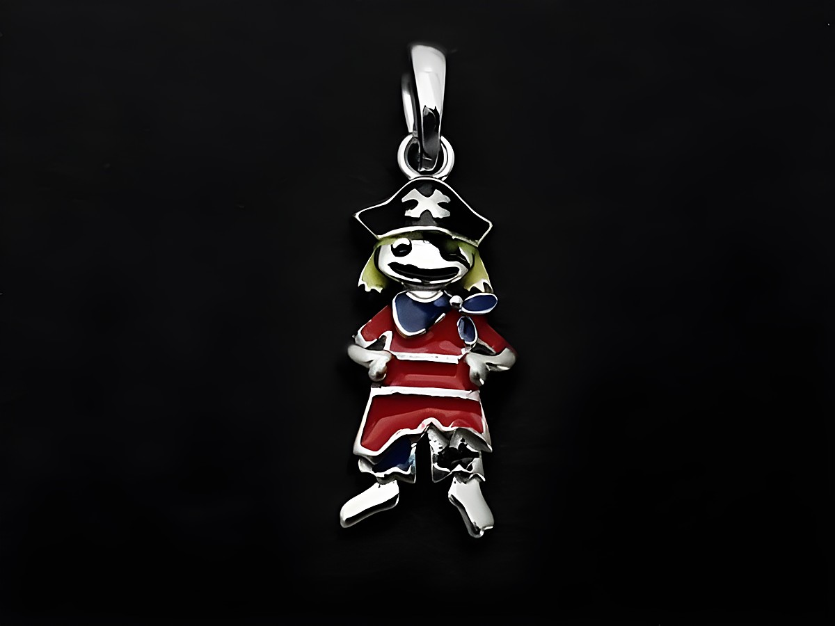 Pirat Silber Anhänger mit originellen Lackfarben in rot, schwarz, blau und gelb, hergestellt von Juwelier Harnisch, eignet sich hervorragend als Kinder-Schmuck.