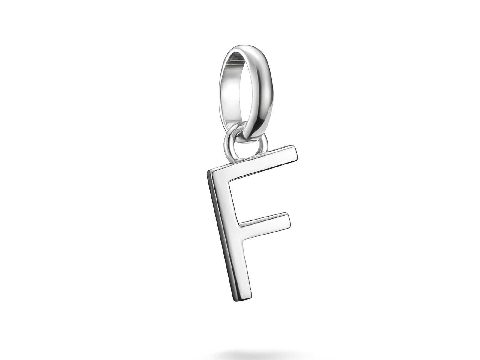 Charm von Thomas Sabo in Silber mit der Form des Buchstabens F, ausgestattet mit einer Öse zur Befestigung, ideal für persönliche Schmuckstücke im Charm Club CONNECT.