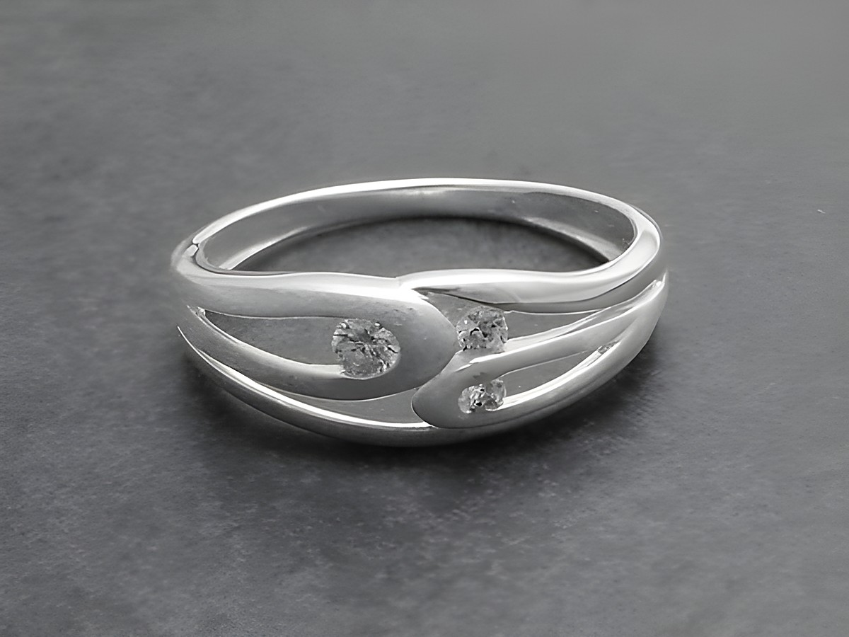 Ring aus kultigem Sterling Silber mit Zirkonia, Größe 60, Hersteller Juwelier Harnisch, stilvolles Design mit drei funkelnden Steinen. Ideal für besondere Anlässe.
