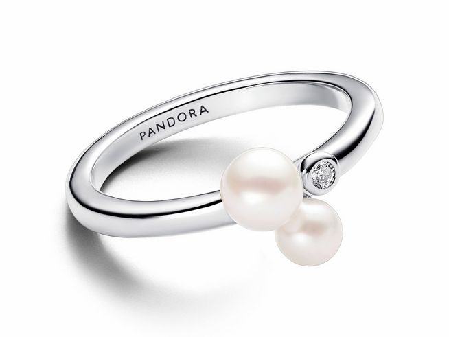 Eleganter Duo Zuchtperlen Ring aus Silber von Pandora, mit zwei weißen Perlen und einem funkelnden Stein, Größe 58, perfekt für einen stilvollen Auftritt.