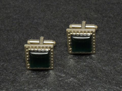 Manschettenknöpfe in grünem Design mit einer Größe von 15,7 mm und goldfarbenem Rahmen, Hersteller Juwelier Harnisch, ideal für elegante Anlässe.
