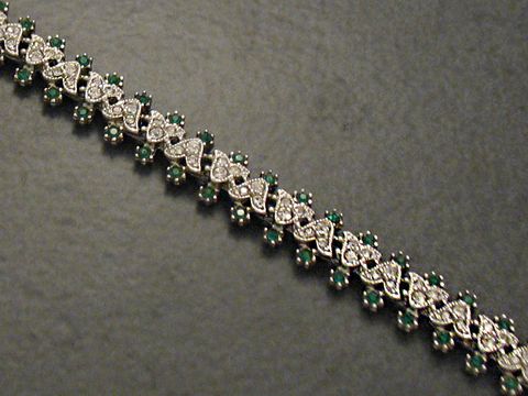 71359-0 Strass Armband in dunkelgrün mit silberfarbenen Akzenten, 17 cm lang, bezauberndes Design von Juwelier Harnisch, ideal für elegante Anlässe, perfekt als Accessoire.