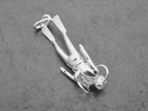 Taucher Anhänger aus Sterling Silber, sportlich gestaltet, Hersteller Juwelier Harnisch, ideal für Sportliebhaber und Taucher.