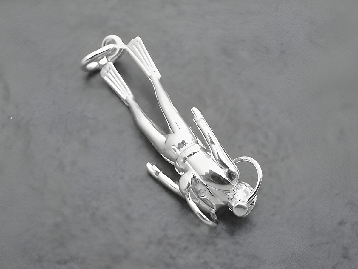Taucher Anhänger aus Sterling Silber, sportlich gestaltet, Hersteller Juwelier Harnisch, ideal für Sportliebhaber und Taucher.