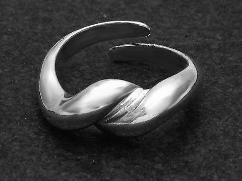 Silberring FLECHTDESIGN Gr. weit verstellbar, Hersteller Juwelier Harnisch, ohne Stein, elegant gewundenes Design, hochglänzende Oberfläche, ideal für jeden Anlass.