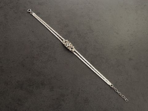 Strass Armband feminin in granatrot mit goldfarbenen Akzenten, Länge 18,5 cm, hergestellt von Juwelier Harnisch, ideal für elegante Anlässe.