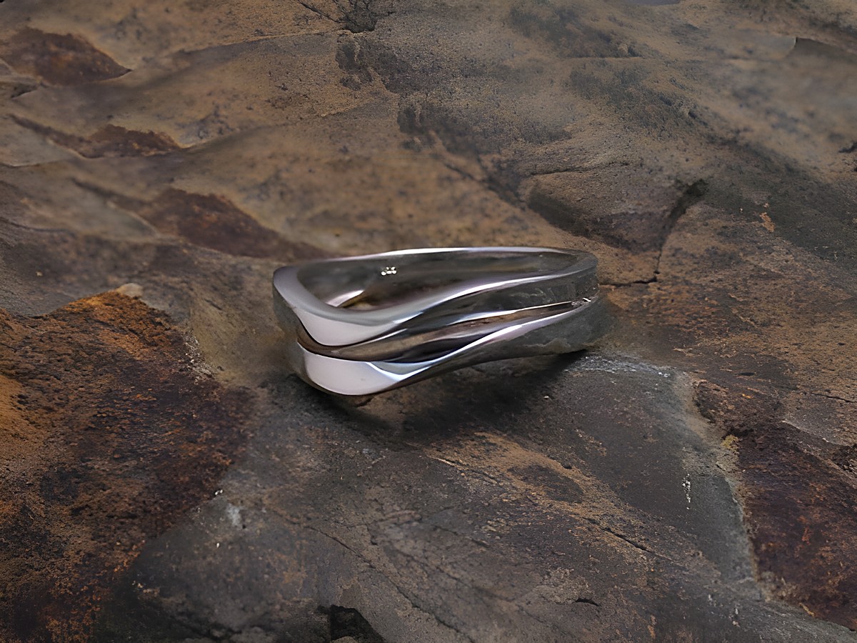 Ring aus Sterling Silber MODERN Gr. 54 / 17,2 von Juwelier Harnisch, mit fließendem Design und zeitloser Eleganz, ideal für jeden Anlass.