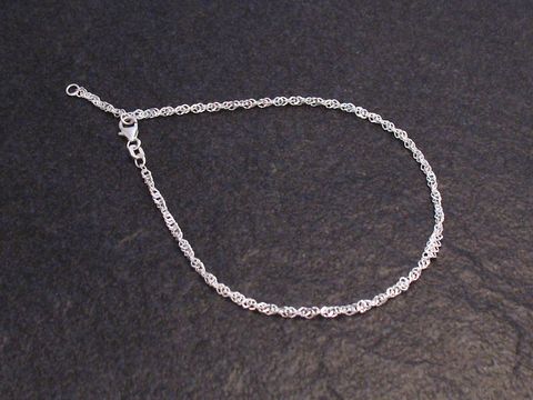 Fußkettchen Kordel aus Sterling Silber mit einer Länge von 23 bis 25 cm, Hersteller Juwelier Harnisch, klassisches Design, feine und elegante Ausführung für einen stilvollen Auftritt.