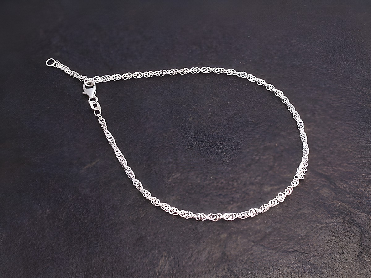 Fußkettchen Kordel aus Sterling Silber mit einer Länge von 23 bis 25 cm, Hersteller Juwelier Harnisch, klassisches Design, feine und elegante Ausführung für einen stilvollen Auftritt.