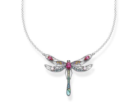 Kette von Thomas Sabo mit mehrfarbigem Libellenanhänger aus verschiedenen Edelsteinen und einem filigranen Design, geeignet für unterschiedliche Anlässe. Länge von 40 bis 42 cm.