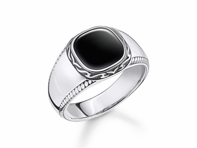 Herrenring aus Sterling Silber von Thomas Sabo mit geschwungenem Design, schwarzem Onyx und Zirkonia, Größe 62. Elegant und modern, ideal für besondere Anlässe oder den Alltag.