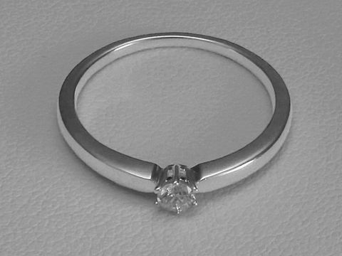 Verlobungsring aus Weißgold mit Brillant 0,10 ct W/Si in Größe 54 von Juwelier Harnisch, filigranes Design, ideal für besondere Anlässe.