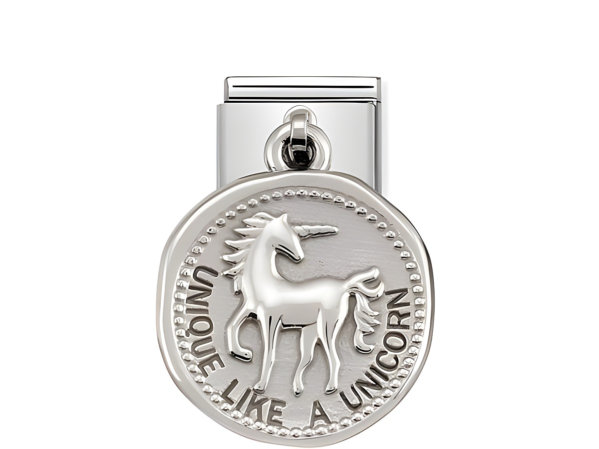 Silberner Charm von Nomination mit einem eingravierten Einhorn und dem Text UNIQUE LIKE A UNICORN, Teil der Silver Shine Wishes Kollektion, geeignet für Schmuckliebhaber.