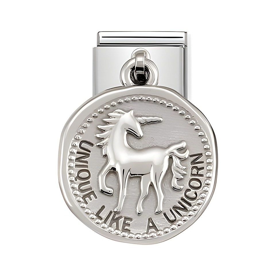 Silberner Charm von Nomination mit einem eingravierten Einhorn und dem Text UNIQUE LIKE A UNICORN, Teil der Silver Shine Wishes Kollektion, geeignet für Schmuckliebhaber.